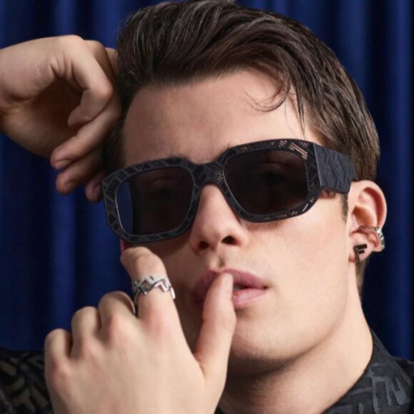 NEW FE40113I 02A FENDI SUNGLASSES MATTE BLACK UNISEX EYEWEAR FENDI - Picture 2 of 15